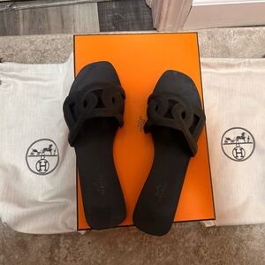 Hermes Aloha sandals sz 38 noir black